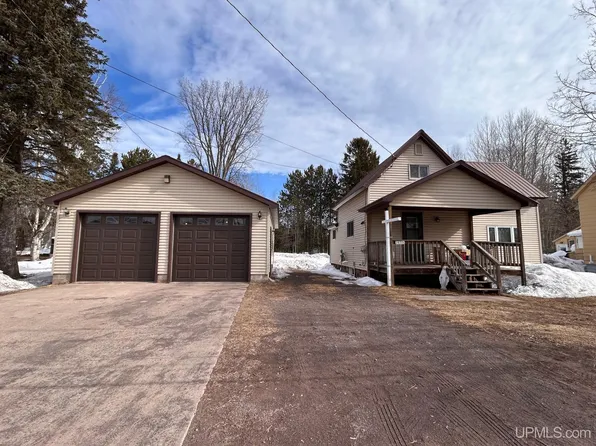 28206 9th St #3, Lake Linden, MI 49945