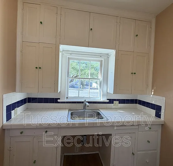 1222 N Olsen Ave — Photo 2