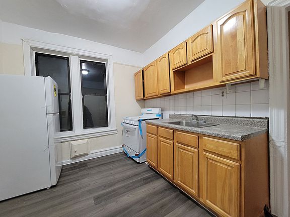 2nd image of 1042 45th St #32