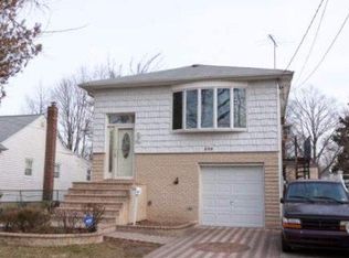 525 Chester St, Uniondale, NY 11553