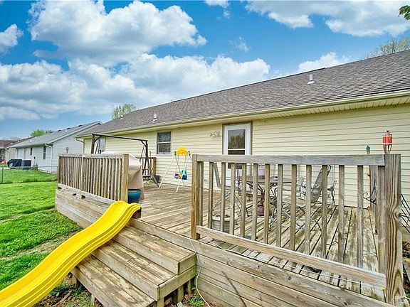 3rd image of 574 Beachler Dr