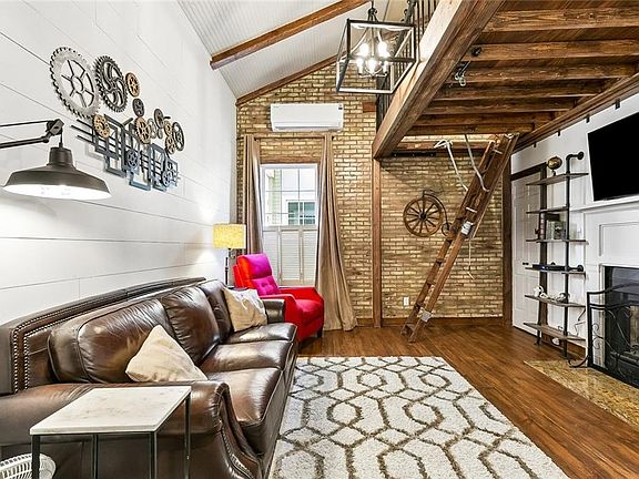 5th image of 2338 Magazine St APT 9