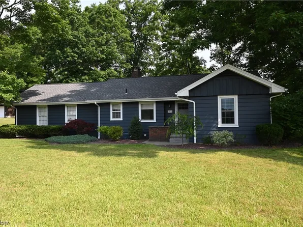 1418 Shields Rd, Youngstown, OH 44511