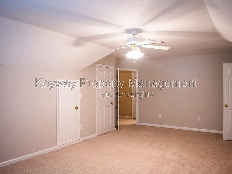 242 Stonington Dr — Photo 24