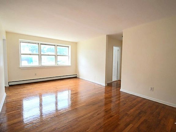 2nd image of 58 Underwood St #B7