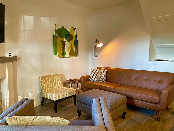 5th image of 626 Lake St APT 33