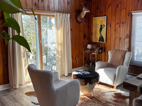 214 Coach Rd, Tobyhanna, PA 18466