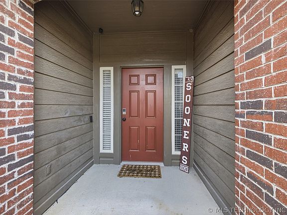 3rd image of 2716 W Pensacola St