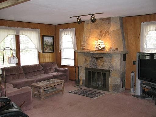 3rd image of 809 Vinewood Ave
