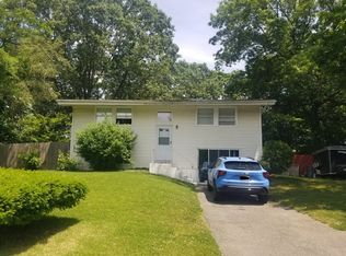 12 Arrowhead Ln, East Setauket, NY 11733