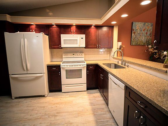4th image of 10726 Beach Palm Ct APT B