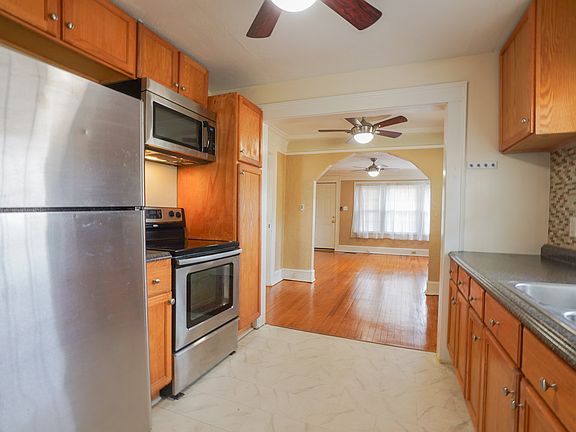 3rd image of 303 Devine Ave