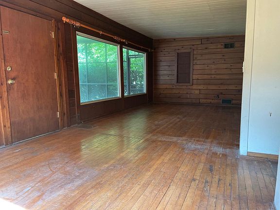 4th image of 5285 Hillcrest Dr