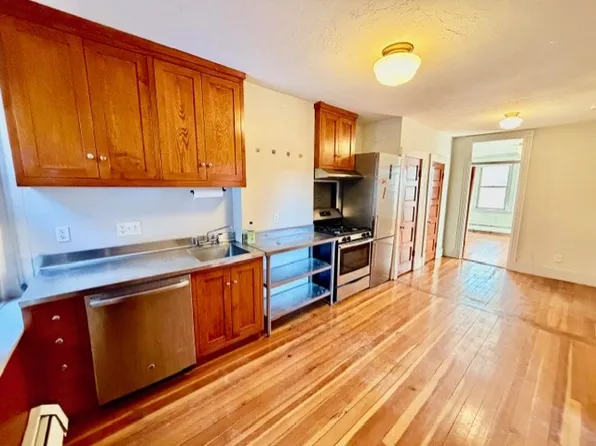 9 Thacher Ct #3, Boston, MA 02113