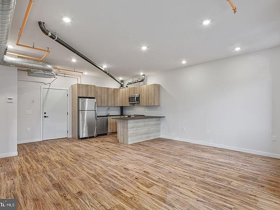 5th image of 1231 Wood St #30S