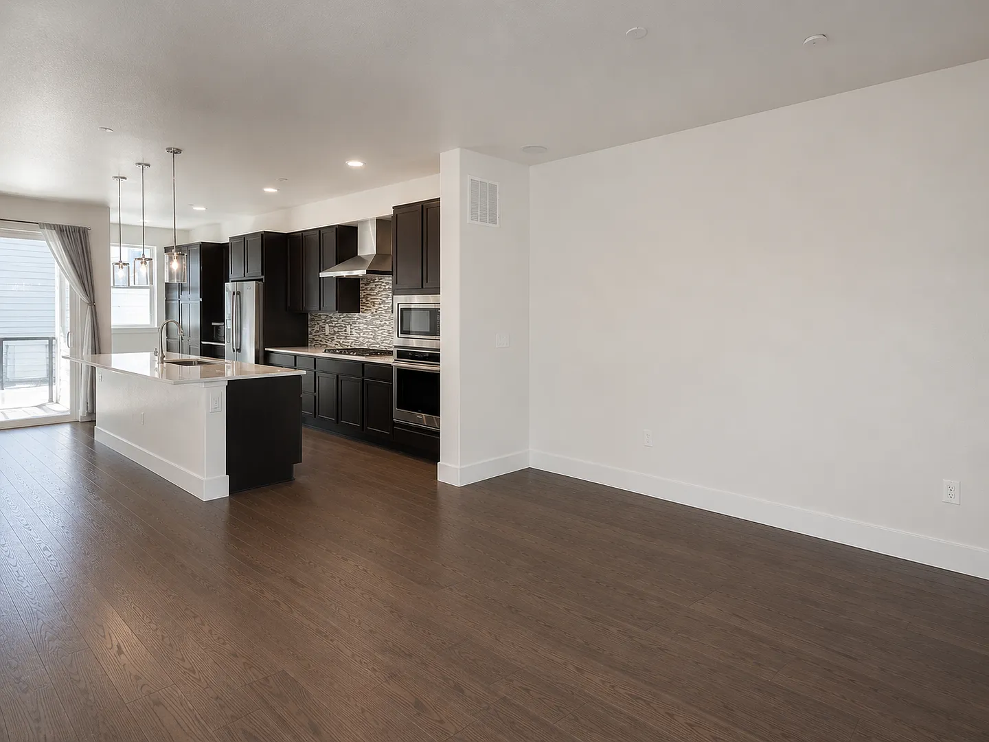 Modern Superior Townhome with Rooftop Deck & Mountain Views — Photo 3