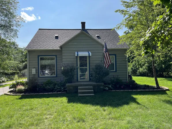 1747 Maplerow Ave NW, Grand Rapids, MI 49534