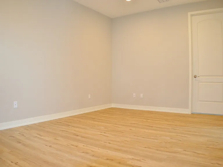 17910 Jersey Ave #E — Photo 9