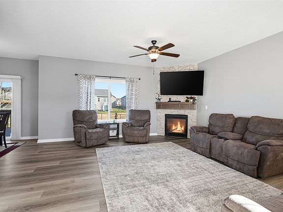 5th image of 401 SE 15th St