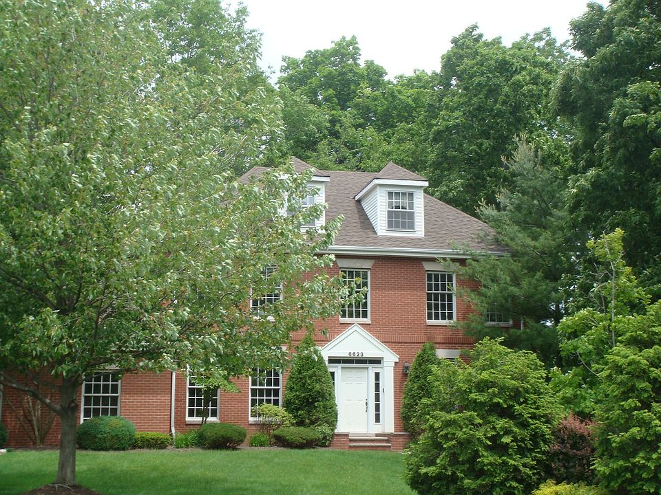 Oustanding Curb Appeal!