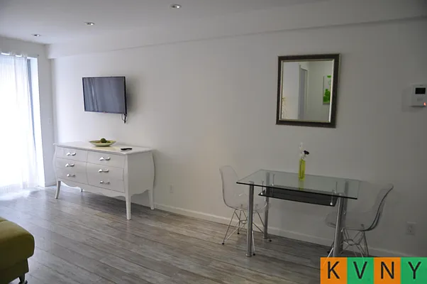 Rented by KVNY Soho | media 57