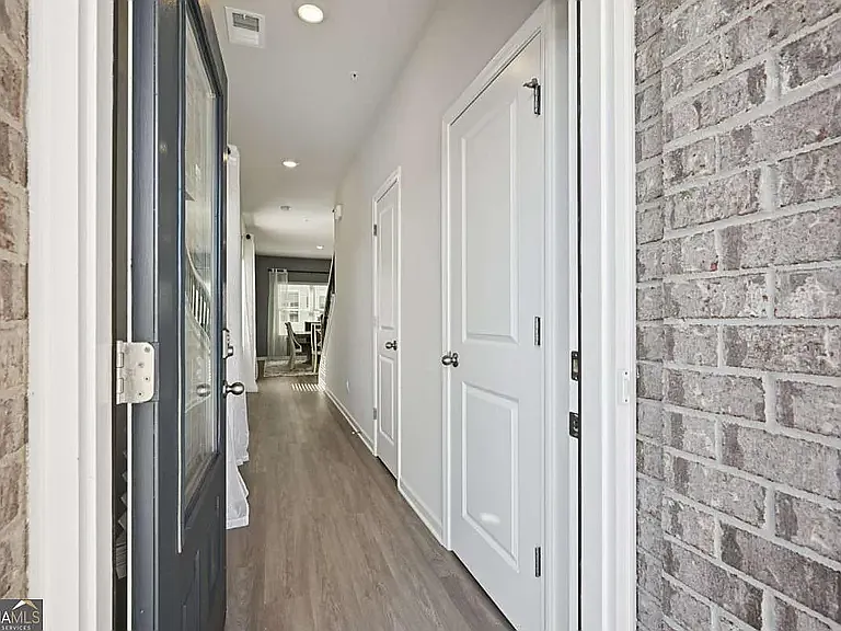 4 bed, 2.5 bath, 1858 sqft, $2,300 — Photo 3
