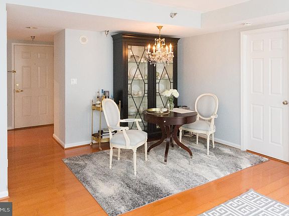 4th image of 2400 Clarendon Blvd APT 906