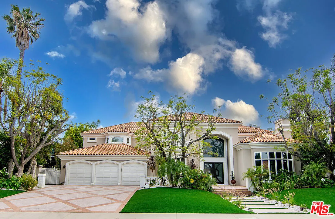 6 bed, 6.5 bath, 6782 sqft, $25,000 — Photo 2