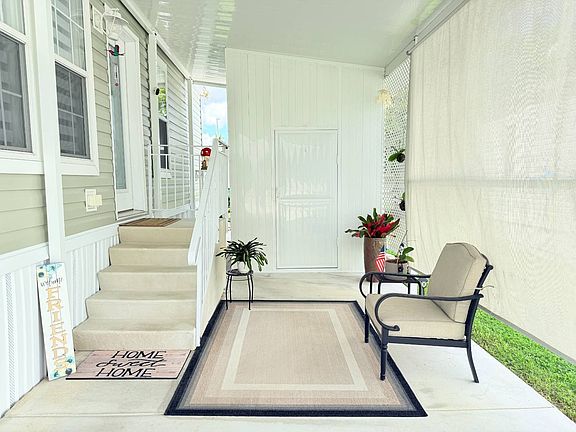 5th image of 1301 SW 114th Ave