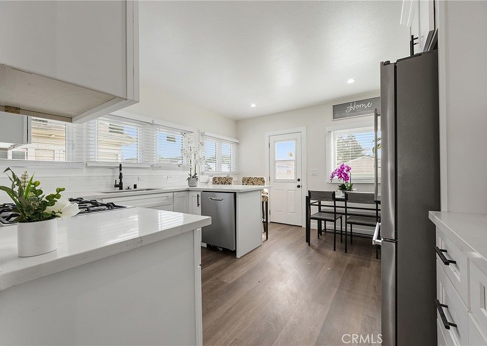 1st image of 1550 W 70th St