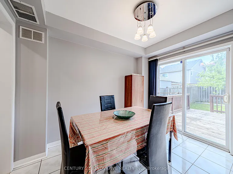 28 Samandria Ave #UPPER — Photo 15