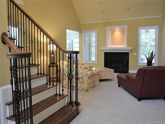 3rd image of 452 Summerlea Dr
