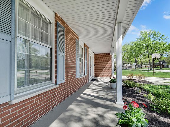 3rd image of 6914 Richmond Ave