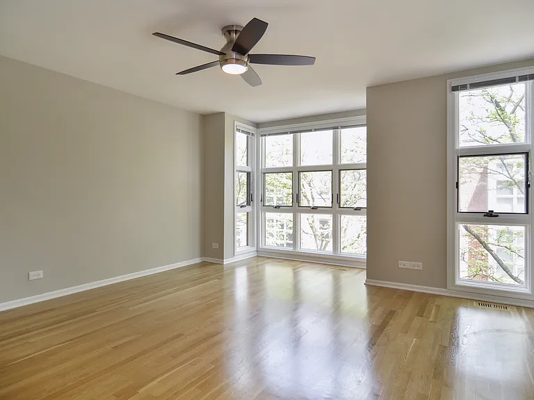 2365 N Wayne Ave — Photo 8