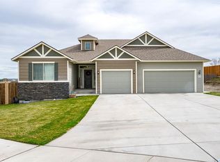 5705 Nauvoo Ln, Pasco, WA 99301