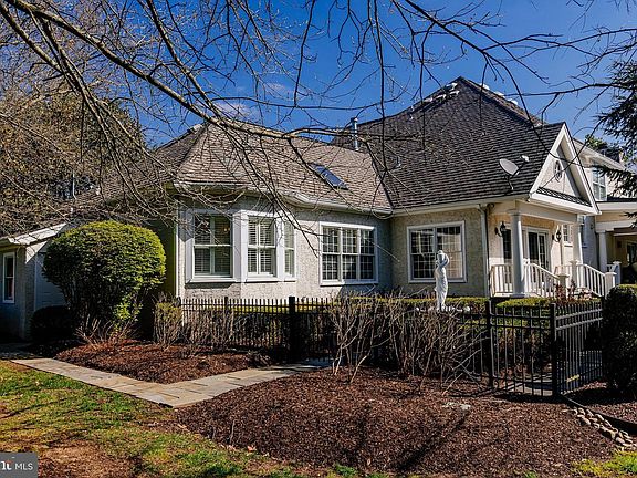 4th image of 6 Brookside Dr