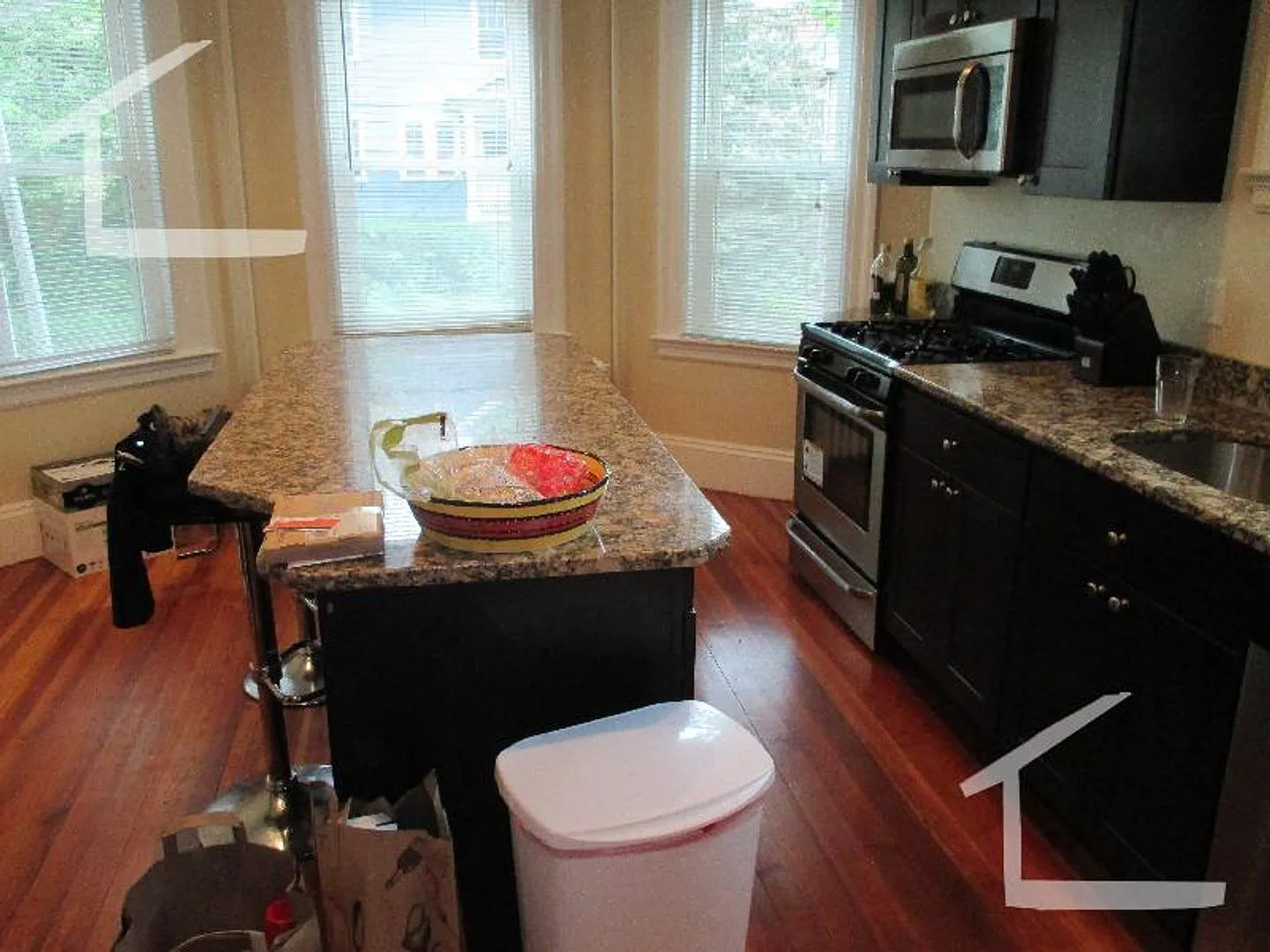 Nicely renovated 3 bed unit with in-unit laundry. — Photo 2