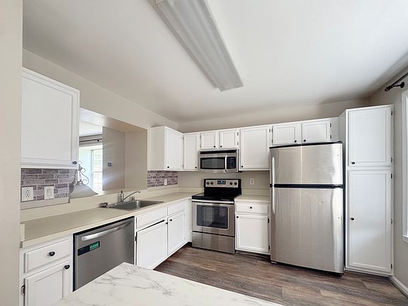 5th image of 7419 Courtland Cir