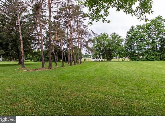 5th image of 415 Park Dr