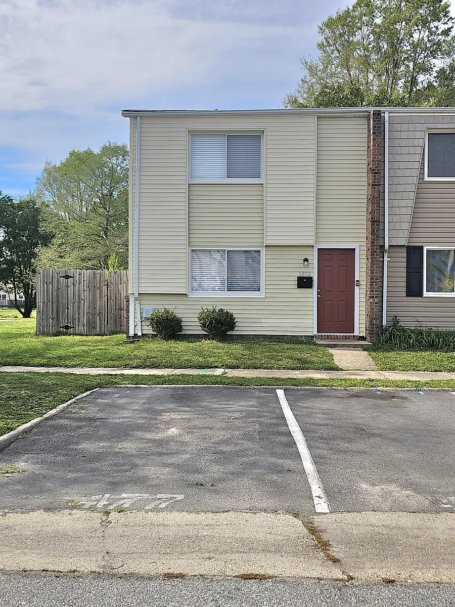 Building Photo - 1252 Green Cedar Ln