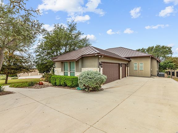 3rd image of 1009 Club House Rd