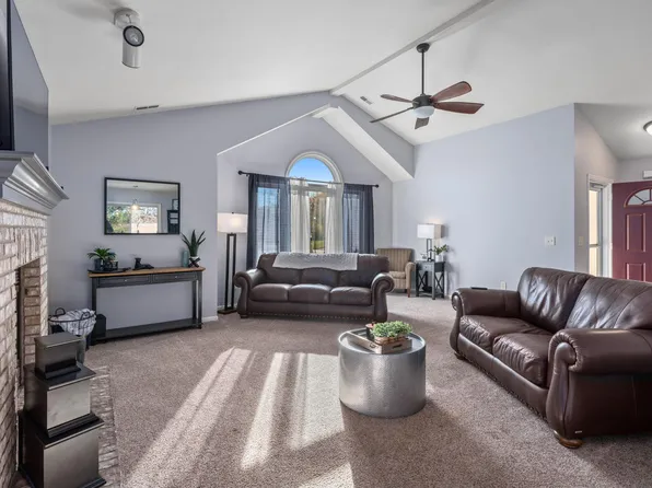2718 Sassafras Cv, Fort Wayne, IN 46818