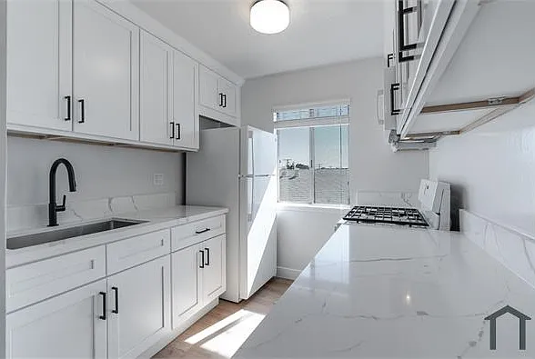 2622 S Hobart Blvd #14 — Photo 8