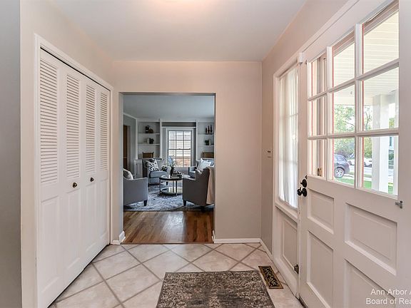 5th image of 2074 Yorktown Dr
