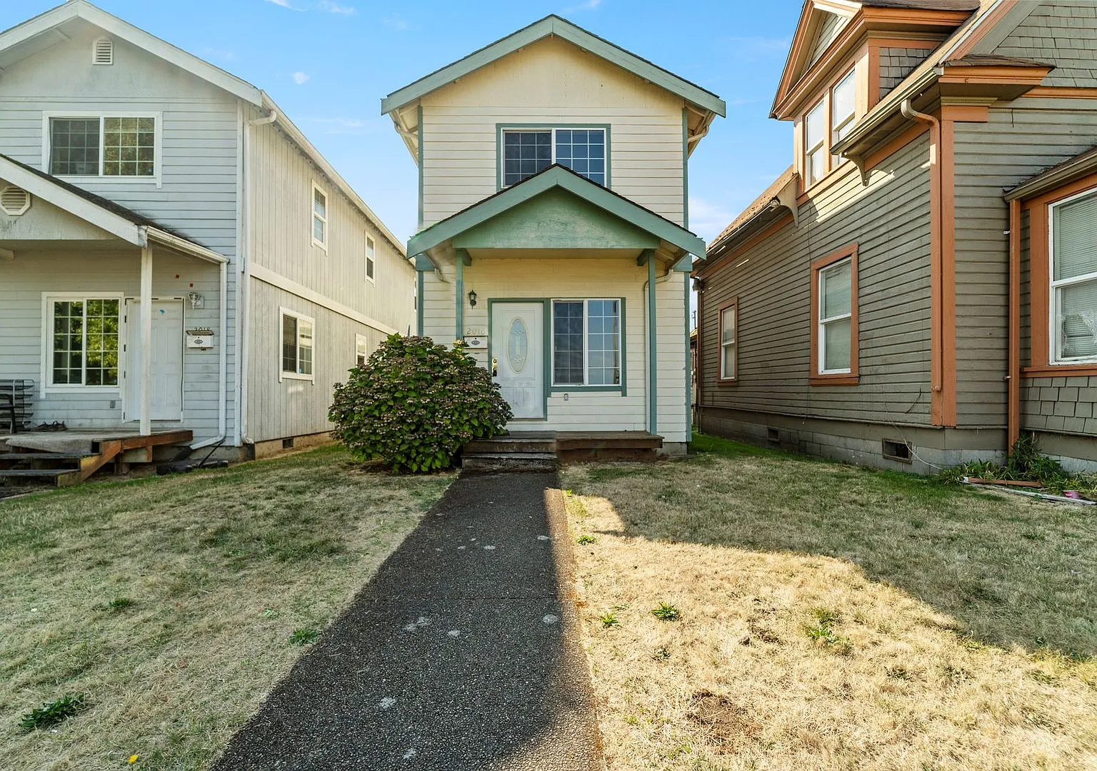 Coming Soon! Spacious 3 Bedroom / 2.5 Bathroom Single Family Home In Tacoma! — Photo 1