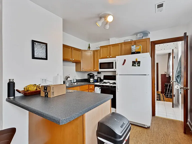 1746 W School St #2E — Photo 7