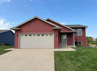 5315 Castleview Dr NW, Rochester, MN 55901