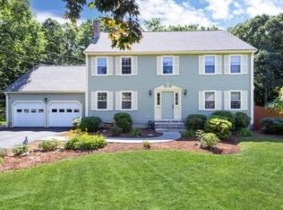 4 Old Carriage Ln, Franklin, MA 02038