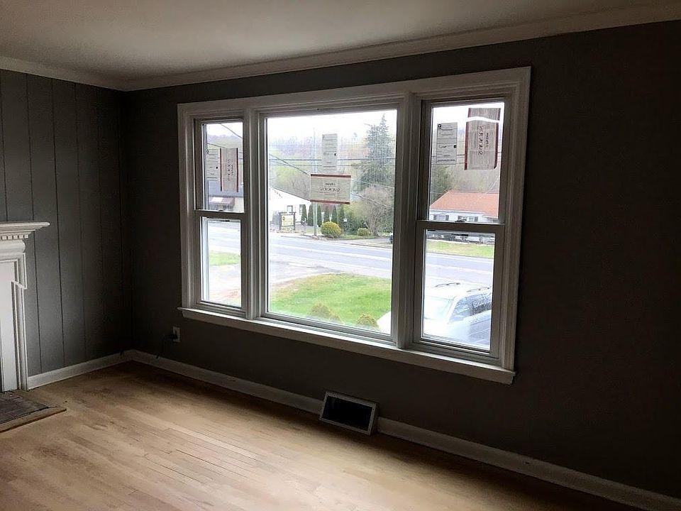 2nd image of 964 N High St