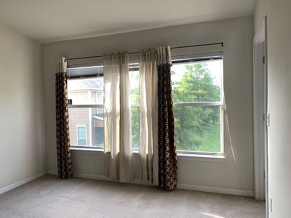 4th image of 4138 Highwood Dr